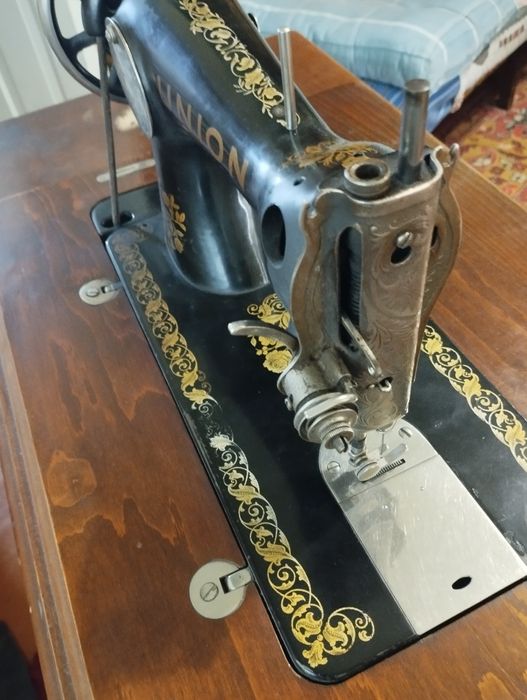 Продается швейная машинка зингер