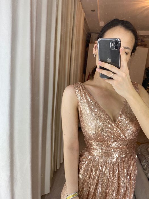 Золотистое вечернее платье