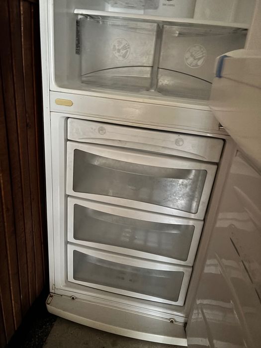 Хладилник с фризер