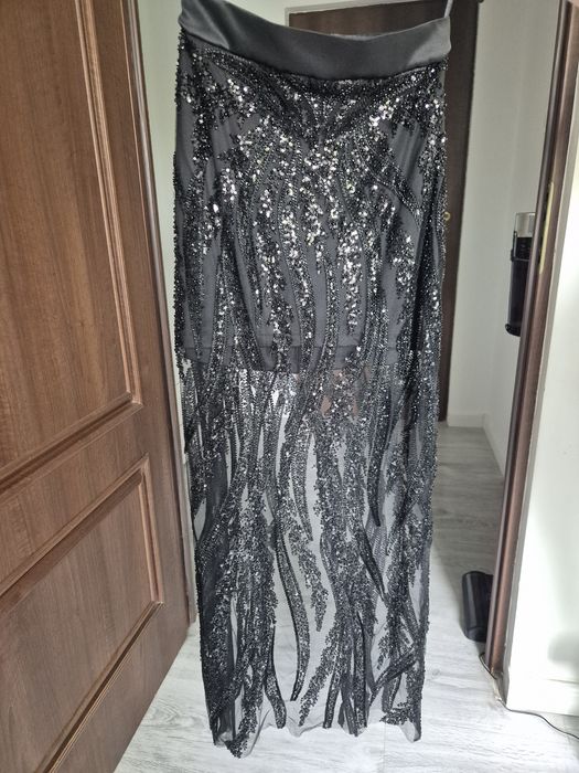 Rochie de nașă  neagră din două piese! Purtată o singură dată preț de câteva ore! Se află în stare absolut impecabilă.