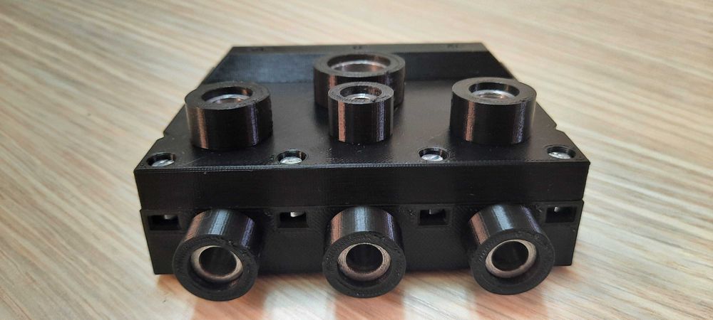 Шаблон за пробиване минификс с метални втулки