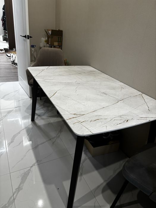 Стол для кухни. Белый