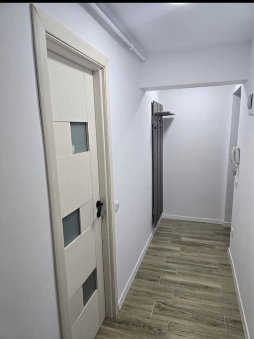 Închiriez apartament