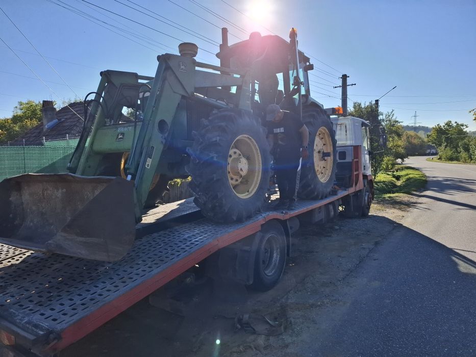 Tractor John Deere  120 cp 4x4 cu încărcător frontal