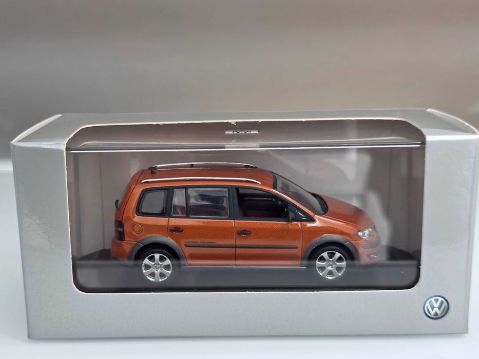 Macheta Auto 1/43 Minichamps Dealer Edition VW Volkswagen Cross Touran