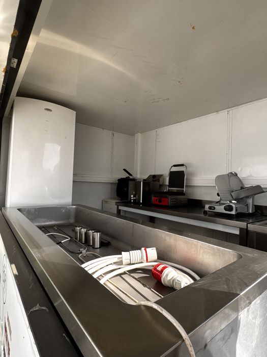 Food truck / Rulotă comercială echipată și înmatriculată
