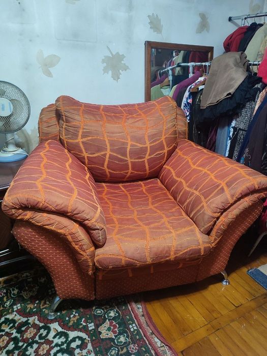 Отдам  диван и кресла