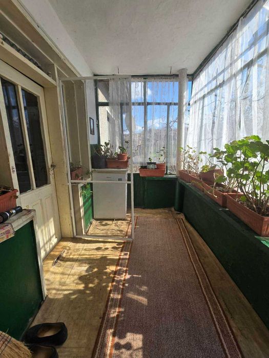 Продава се имот в с. Староселци, обл. Плевен 1 декар двор, две къщи, лятна кухня и селскостопански постройки