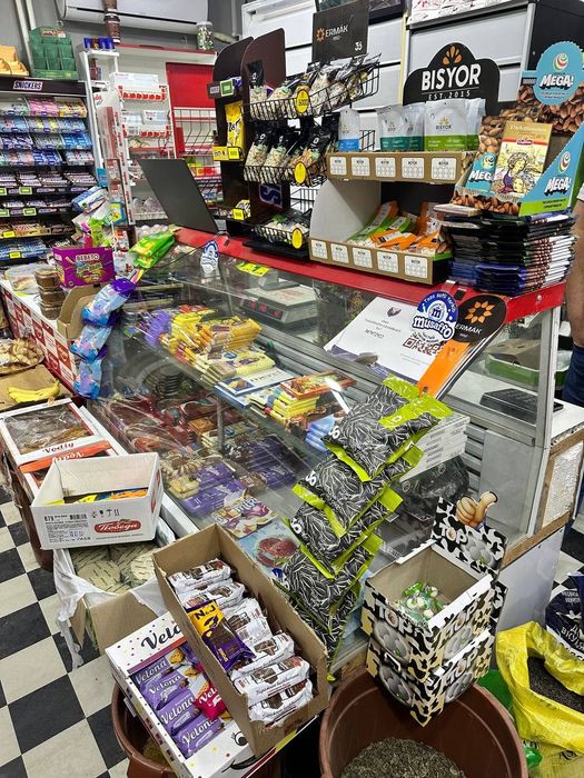 Vitrina muzlatkich sotilad ishlap turib di