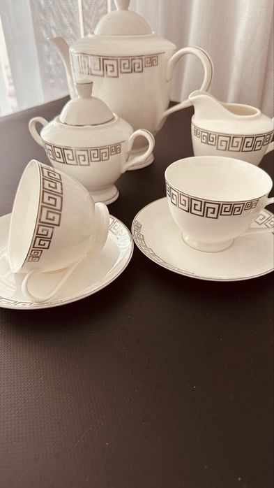 Столовый набор посуды на 10 чел. Стильный красвый