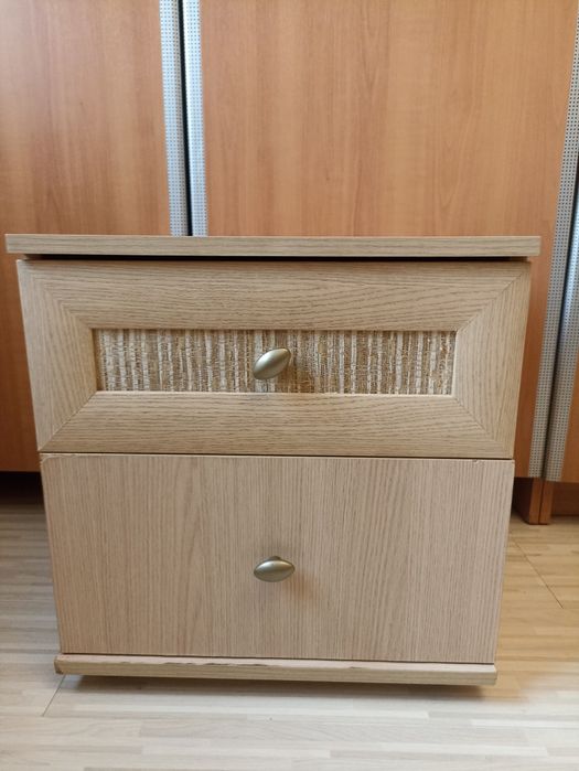 Тумбочка прикроватная