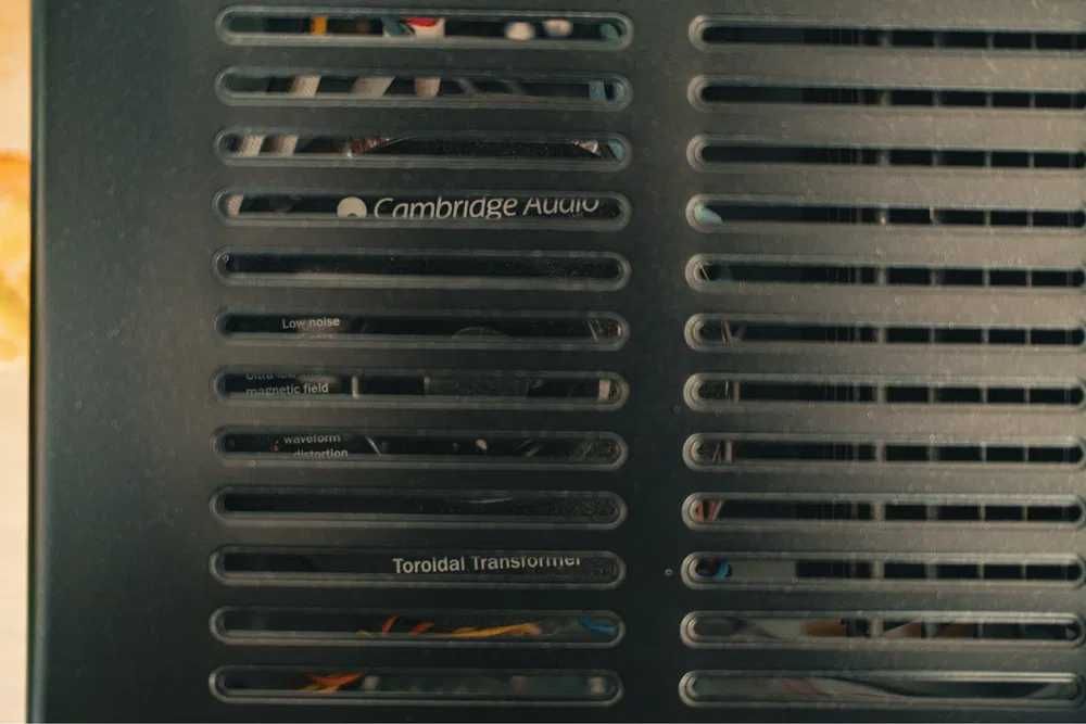 Amplituner Cambridge Audio Topaz SR20