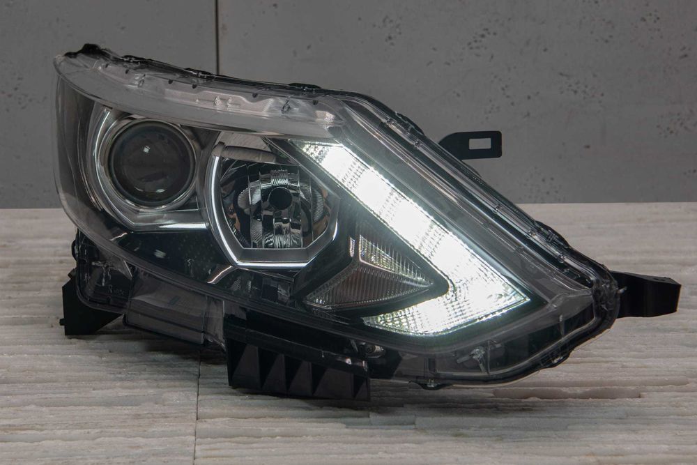 Комплект Фарове за NISSAN QASHQAI II J11 2014 - 2017 година