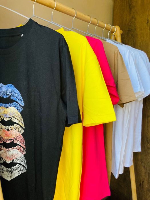 Разпродажба на нови тениски