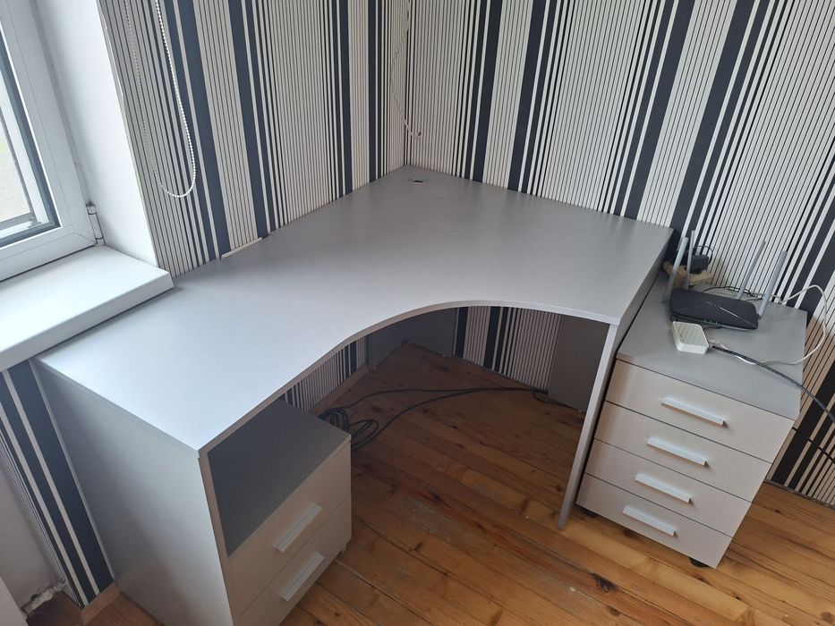 Ученическо бюро с