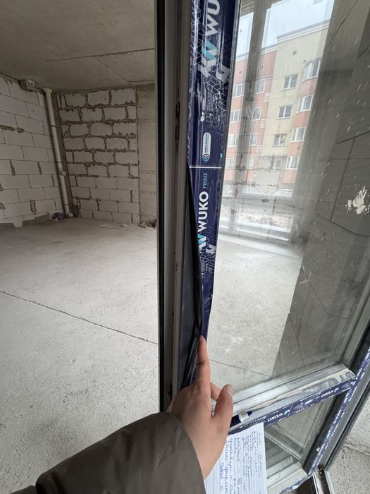 Продам балконную дверь
