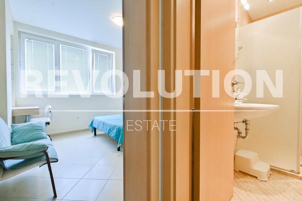 Дава се под наем Тристаен апартамент в София, Лозенец - 100 кв.м за 1000 € - Снимка #18