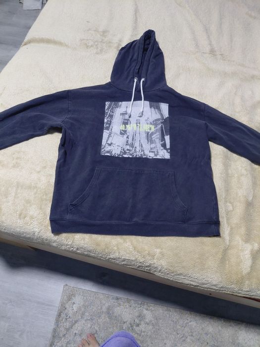 Vând 2 hanorace și 1 pereche pantaloni blugi