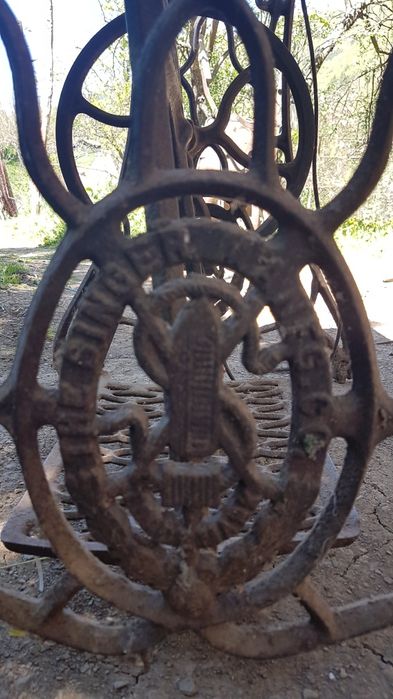 Стара шевна машина Singer