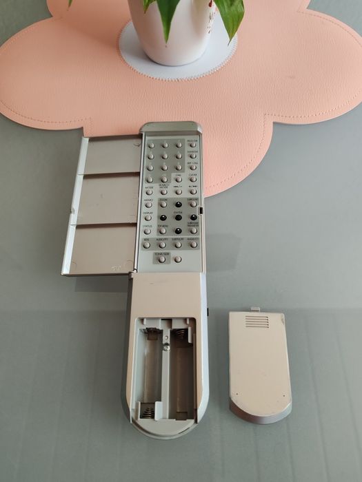 Vând telecomandă originală Denon RC-1007