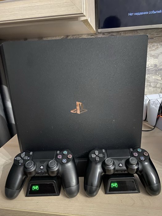 Продам Sony PlayStation 4 pro 1tb памяти,