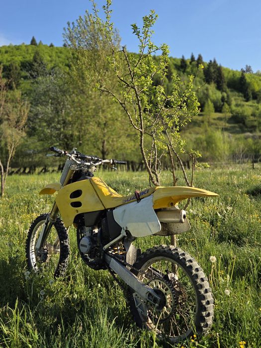 Cross suzuki 125 2 timpi se vinde urgent