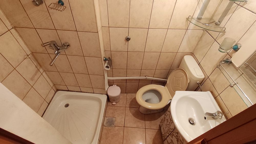 Caut o fata in gazdă zona Debarcader aproape de lac.