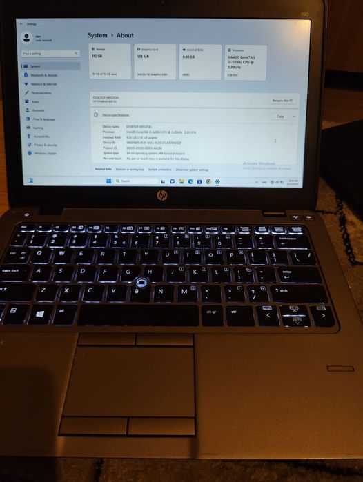 Laptop hp cu dock de incarcare