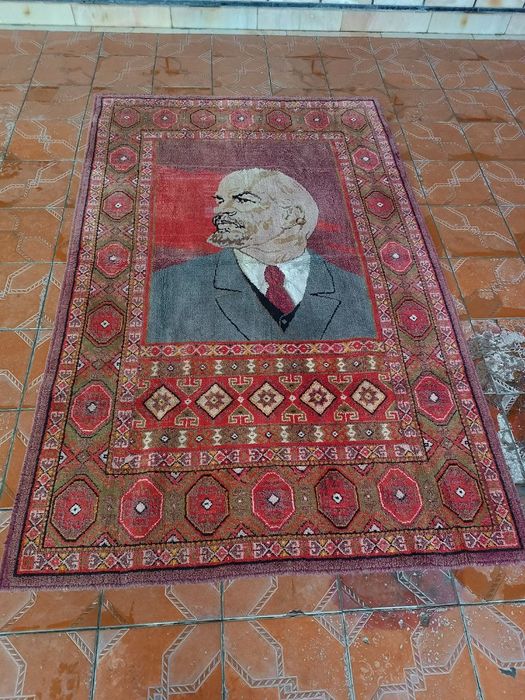 Продаётся ковёр времён СССР