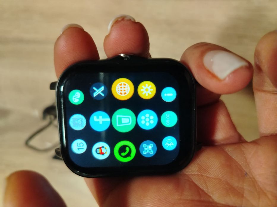 Смарт часовник в черно