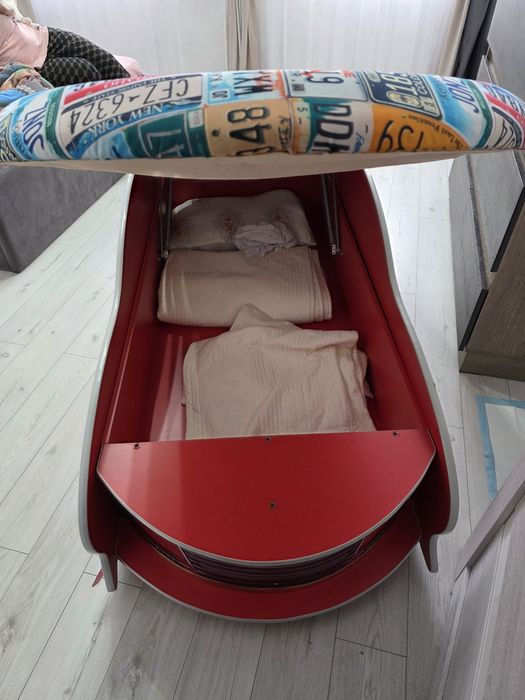 Детская кровать машинк