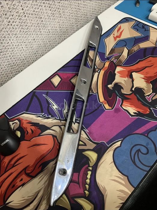 Молдинги багажник W124