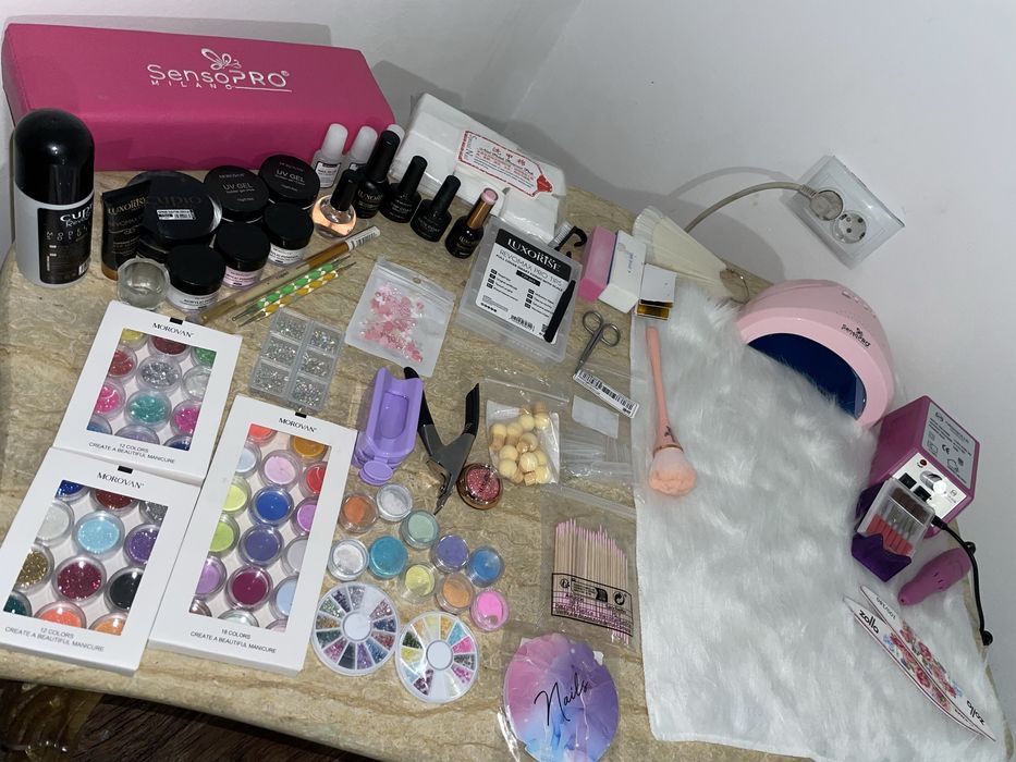 Vând set pentru unghii