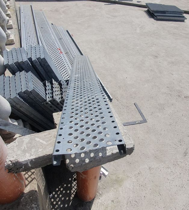 Rigole și scări zincate