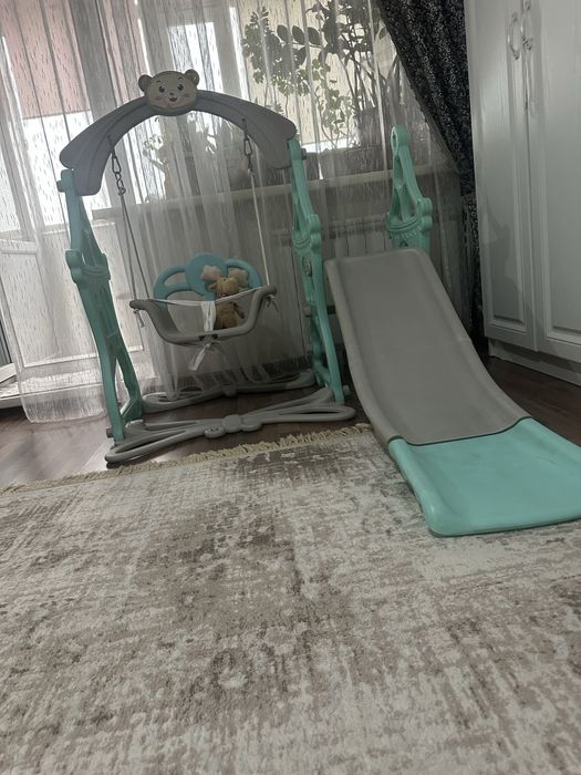 Горка с качелькой