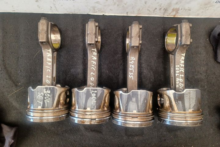 Piston motor 2.0 D 2.0 D Renault Trafic 2 [facelift] [2006 - 2015] Mi
