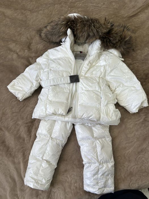 Продам детский комбинезон Монклер на девочку