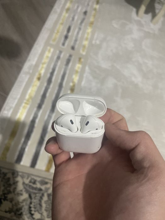 Продам Airpods 1