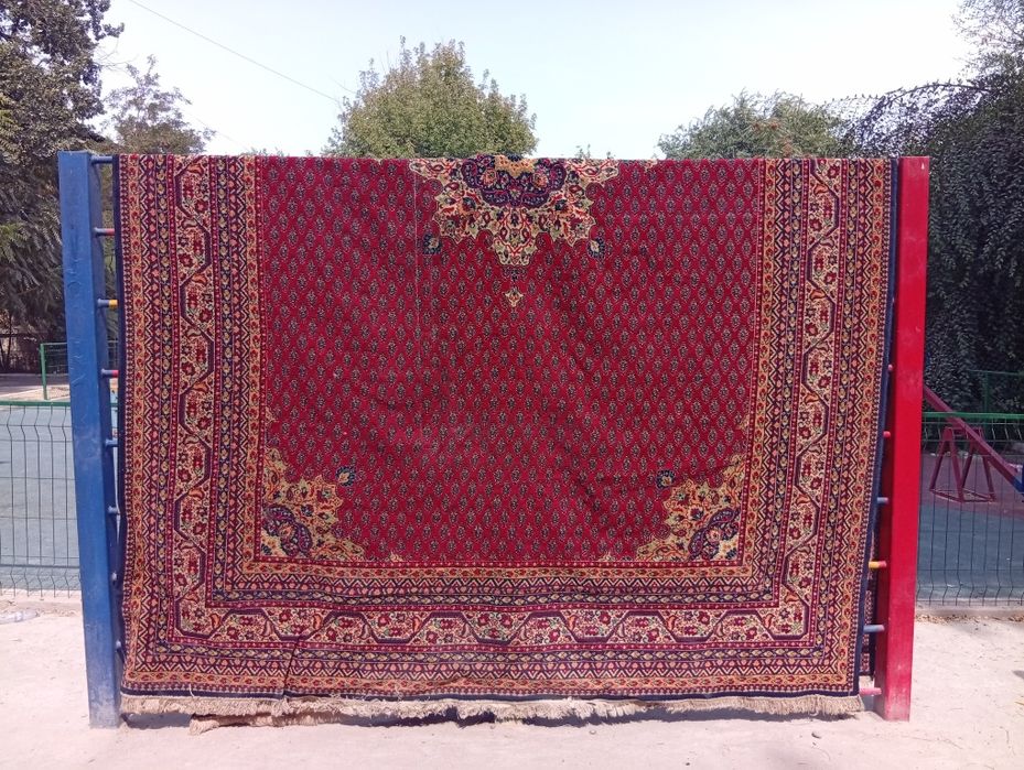 Продается ковер.Хивинский завод изготовитель.