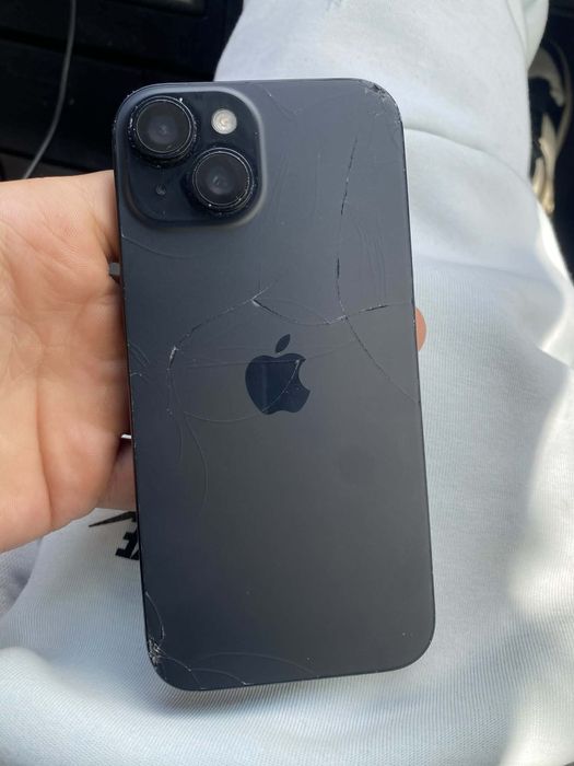 Vand iphone 15 96% baterie functioneaza perfect