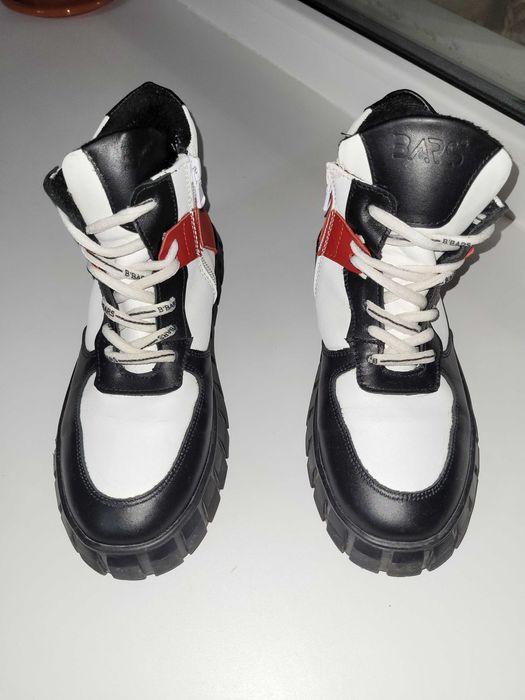 Срочно Продам кроссовки кожаные