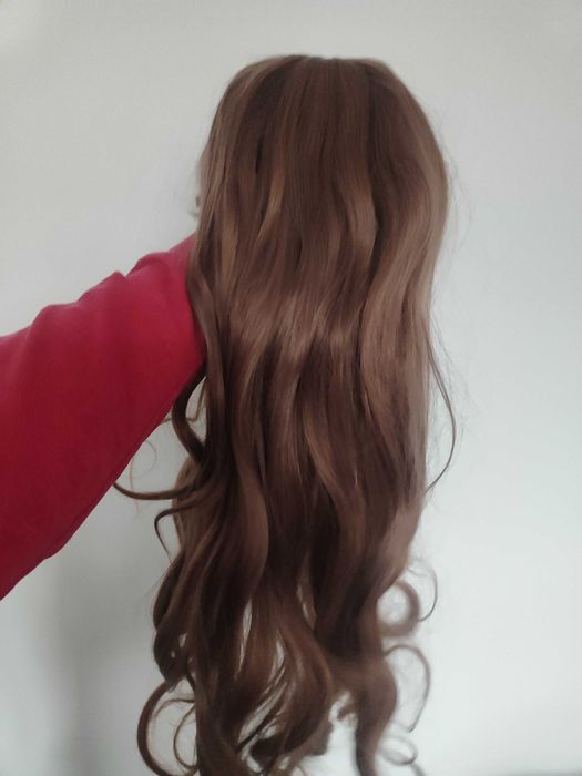 Перука на букли с бретон за 14€.