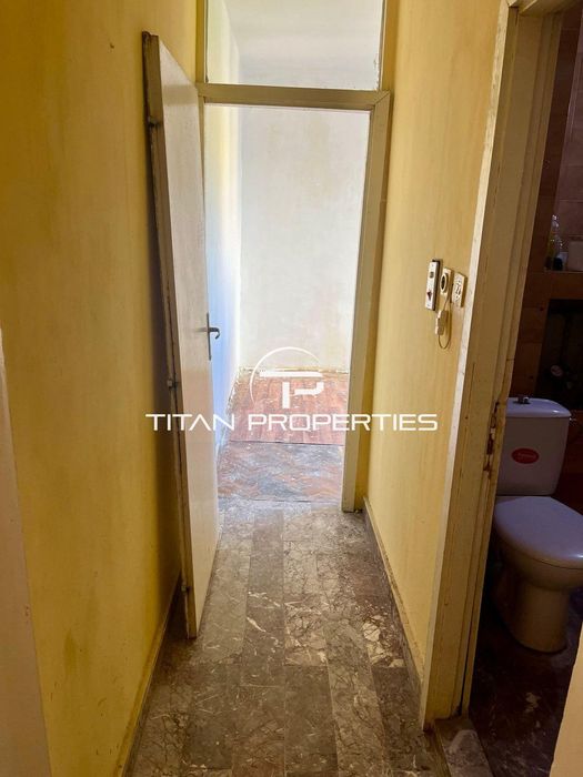 За ремонт! Двустаен апартамент в жк. Южен