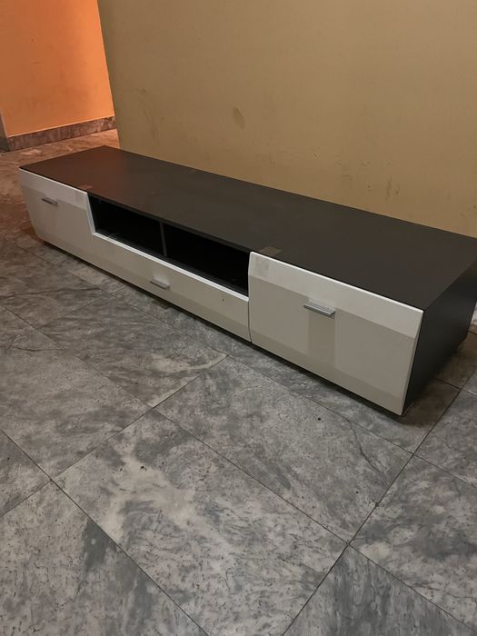 ТВ шкаф с отделения за съхранение