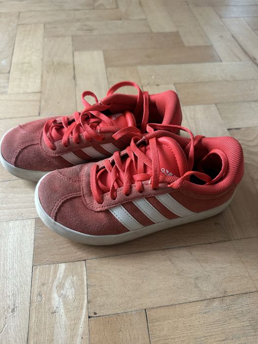 Incaltaminte adidas