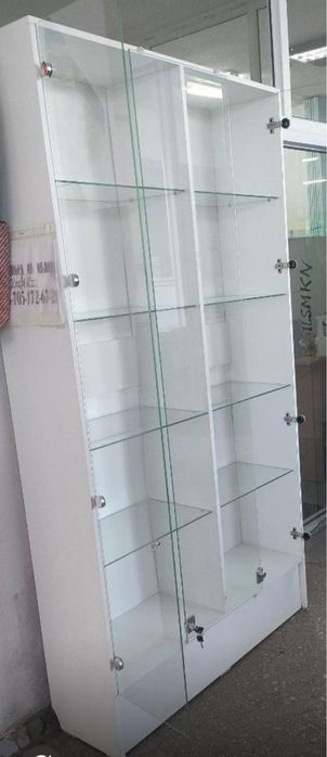 Продам стеклянный шкаф витрину