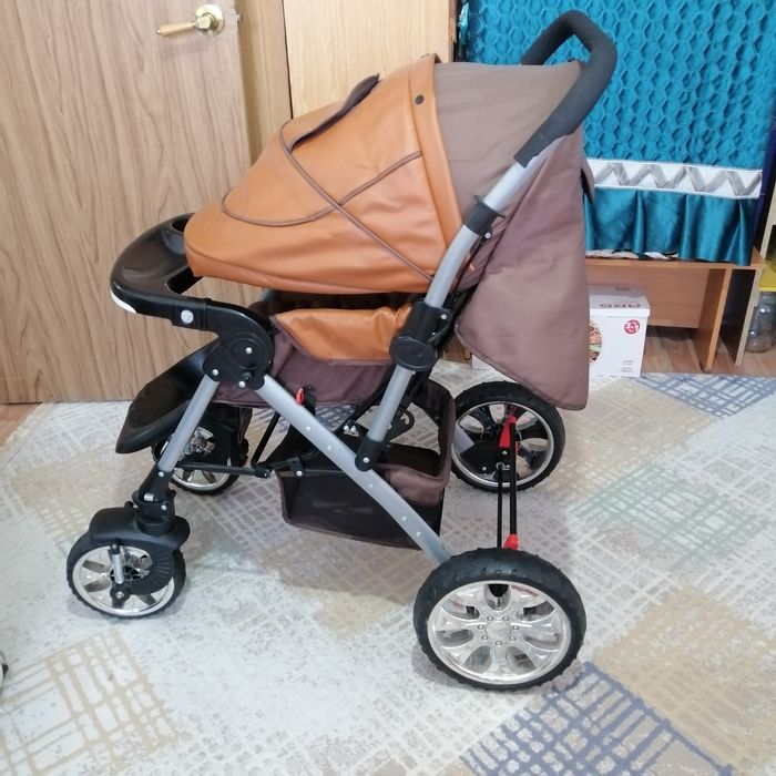 Коляска б/у в хорошем состоянии