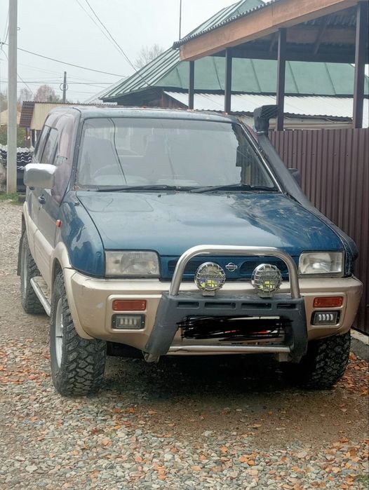 Продам машину Nissan Mistral