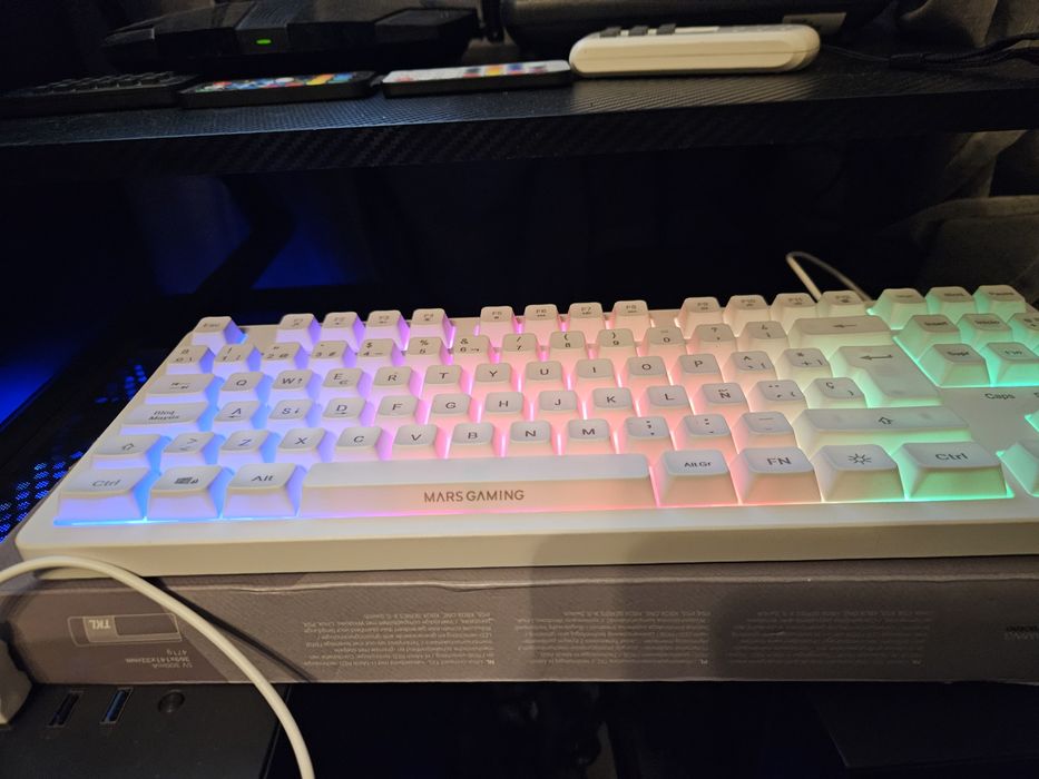 Tastatura mars gaming noua alb rgb mouse.