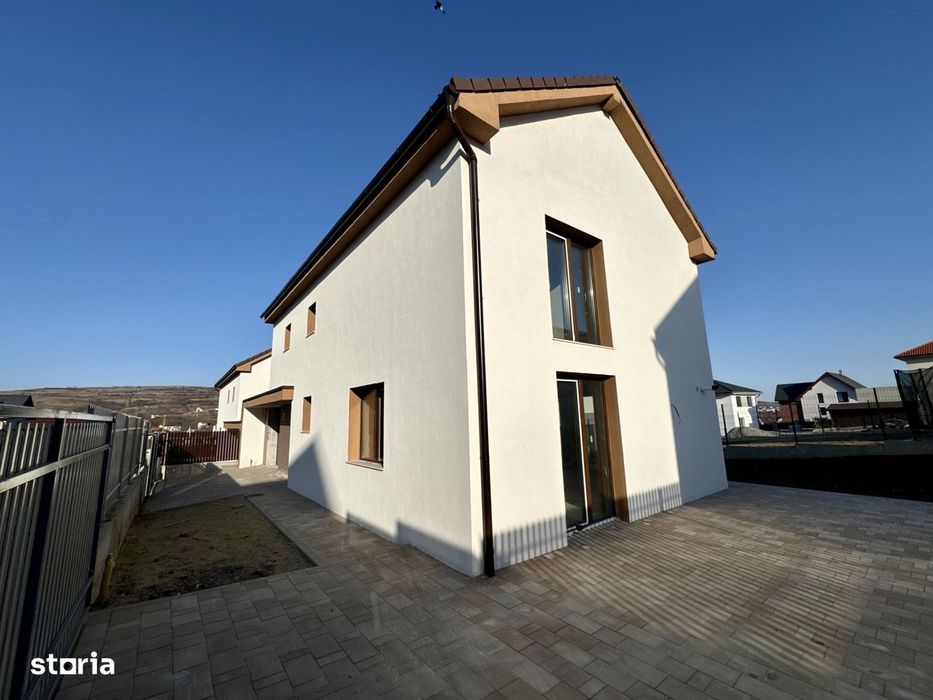 Casa cu garaj, 130 mp, 400 mp teren, CF disponibil, Chinteni